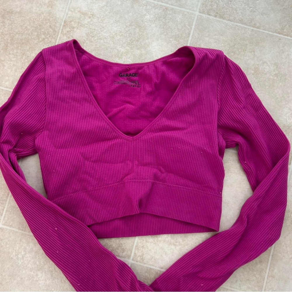 Garage Women's Ribbed V-Neck Crop Top - Magenta